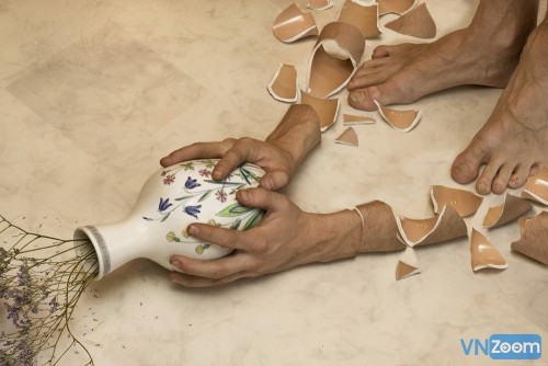 arms-break-vases-dont-Erik-Johansson.jpg