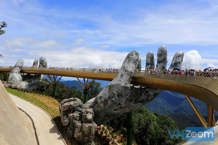 creative-design-giant-hands-bridge-ba-na-hills-vietnam-5b5ec9f647f16__700.jpg