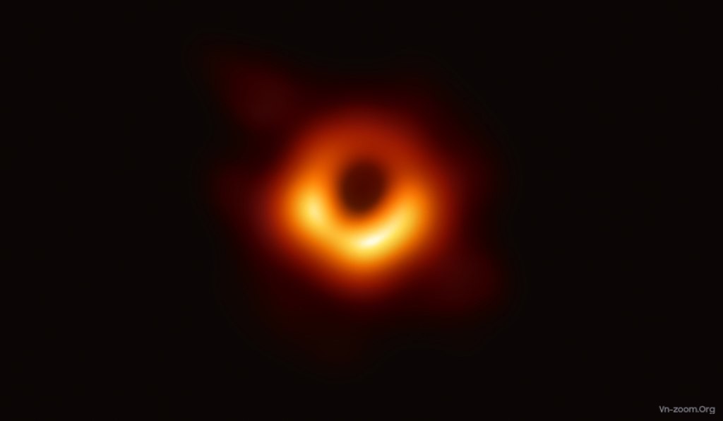 1024px-Black_hole_-_Messier_87.jpg