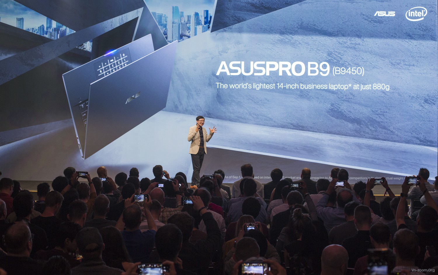 ASUS-Introduces-ASUSPRO-B9-The-Worlds-Lightest-14-inch-Business-Laptop-at-Just-880-grams.jpg