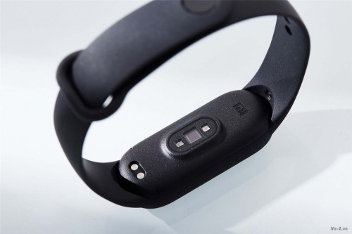 Miband-5-hand-on.jpg