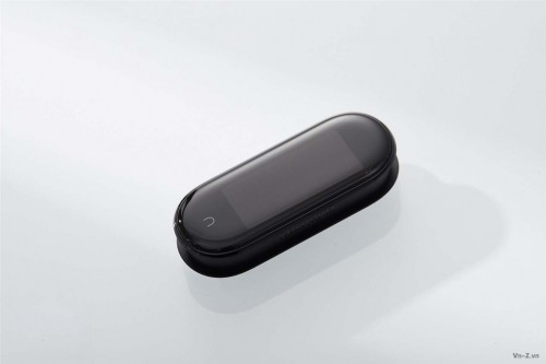 Miband5-handon1.jpg