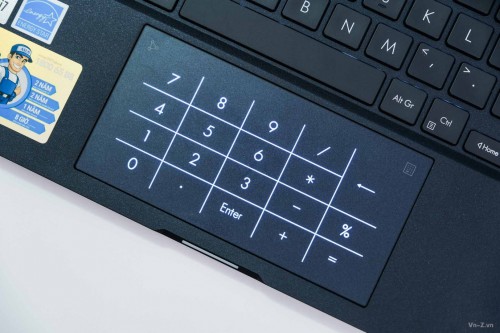 Expertbook-P9-Keyboard.jpg