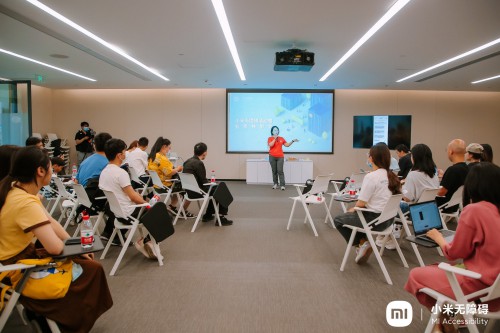 Mi-Fans-khiem-thi.jpg
