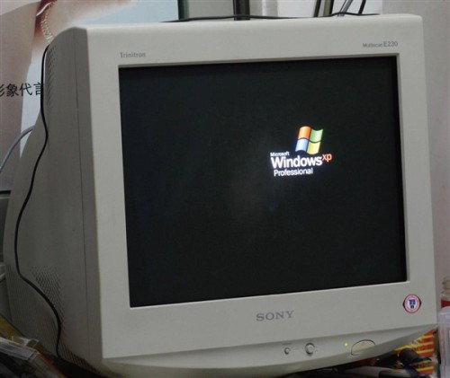 Sony-Trinitron-E230.jpg