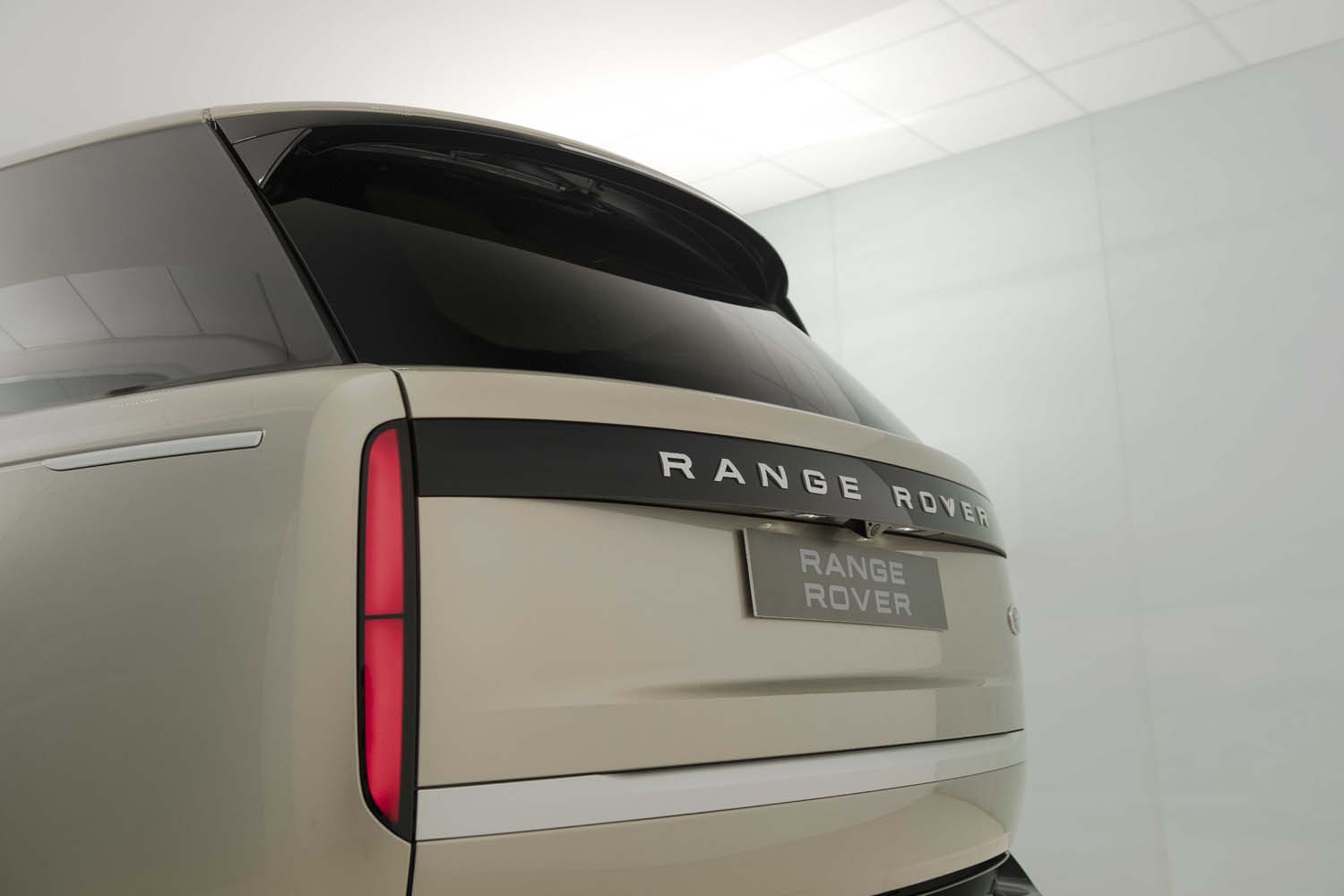 Range-Rover-L460-chi-tiet-ngoai-that-24.jpg