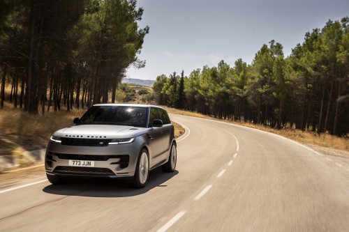JLR_Reimagine_Product_RRS_Dynamic_SE_P400_23MY_070922_08.jpg