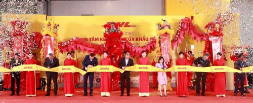 Ban-sao-Cac-dai-bieu-tu-DHL-Express-Viet-Nam-Co-quan-Hai-quan-va-Viet-Nam-Post-cat-bang-khanh-thanh-Trung-tam-khai-thac-cua-khau-DHL-tai-Ha-Noi.jpeg