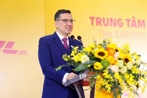 Ban-sao-Ong-Bernardo-Bautista-Tong-Giam-doc-kiem-Giam-doc-Quoc-gia-DHL-Express-Viet-Nam-phat-bieu-khai-mac-Le-khai-truong-Trung-tam-khai-thac-cua-khau-DHL-Express-tai-Ha-Noi.jpeg
