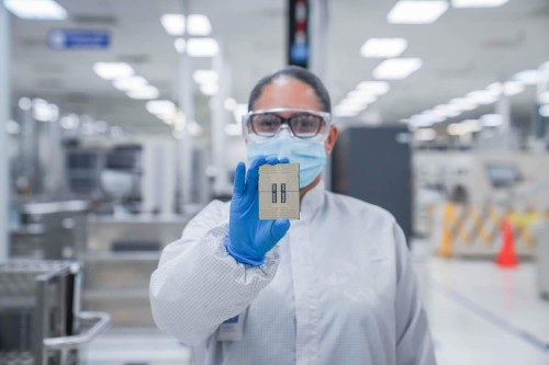 A worker in the Costa Rica Assembly Test (CRAT) facility in San Jose, Costa Rica, displays an Intel Xeon 6 processor with Efficient-cores (code-named Sierra Forest) in May 2024. The first member of the Intel Xeon 6 processor family was introduced June 4, 2024, at Computex in Taipei, Taiwan. (Credit: Intel Corporation).