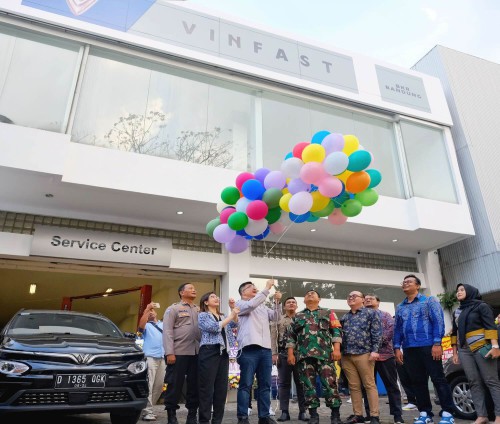 Vinfast indonesia 15 dai ly