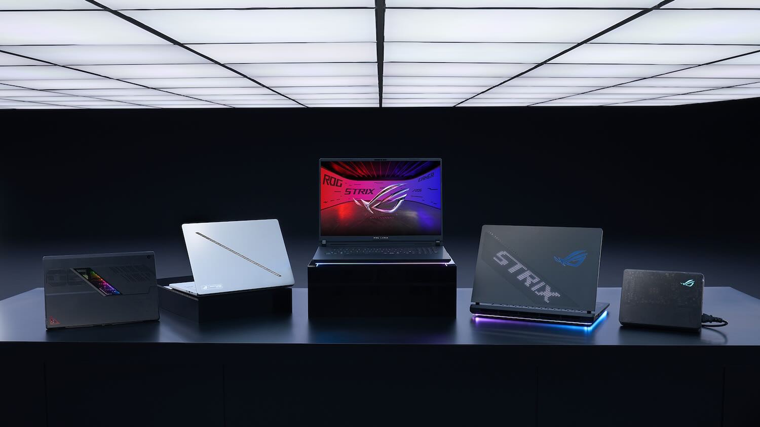 Ban-sao-2025-ROG-Laptop-Lineup-PR-photo.jpg