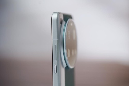 Xiaomi-15-Ultra-handons-02.jpg