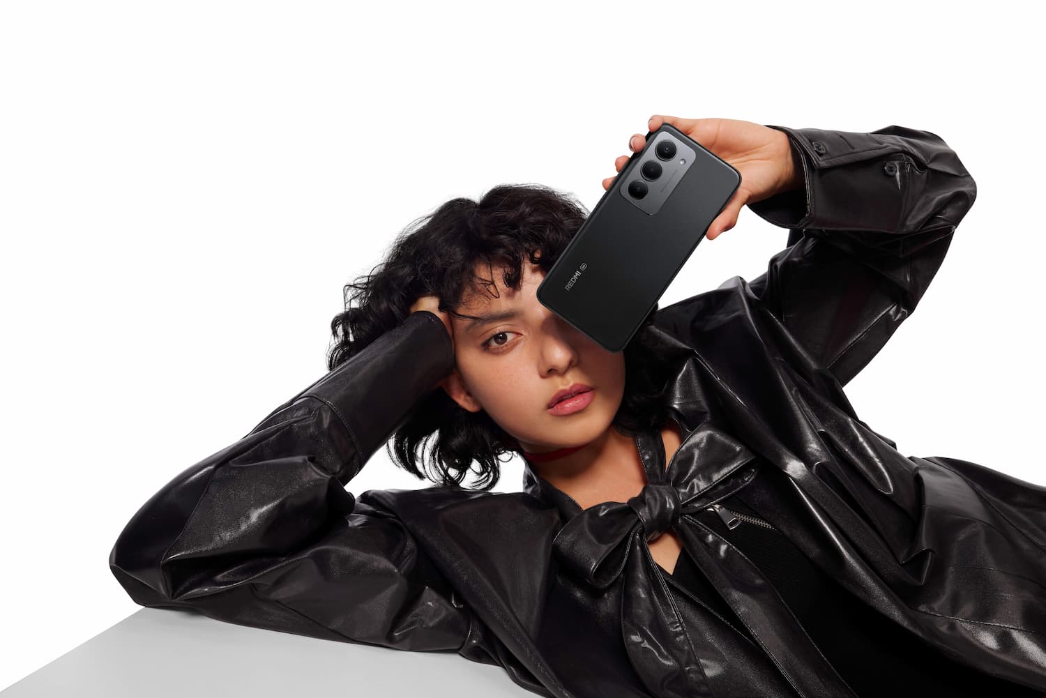 REDMI-15-5G_Model-Shot-11.jpg