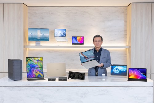 3.-Samson-Hu-Dong-CEO-cua-ASUS-cung-loat-san-pham-cai-tien-vua-duoc-hang-gioi-thieu-tai-CES-20261.jpg