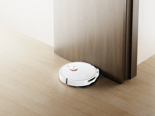 XIAOMI-Robot-Vacuum-H50-Pro_Effortlessly-removes-dust-from-gaps-under-doors.webp