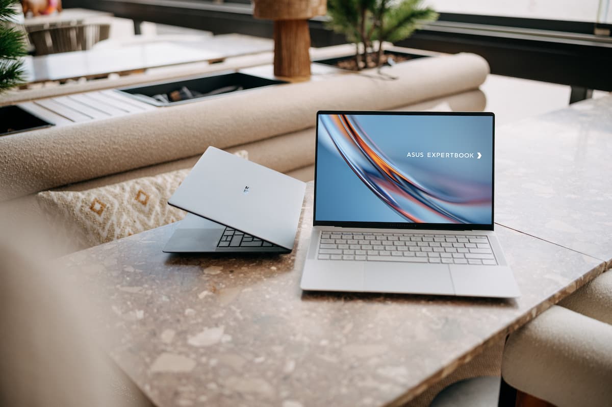 ASUS_ExpertBookUltra_ACN_Scenario971.jpg